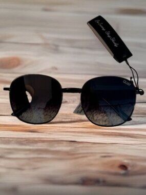 NWT Quay Australia Jezabell Sunglasses Round Black Fade; case included 🕶️